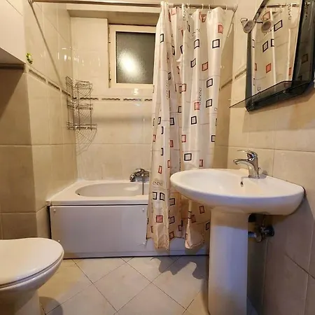 Logos 2 Bedroom Flat W/ Self Check In